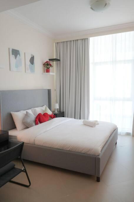 Step Into Serenity - Discover Modern Living In 1Br Apartment With Panoramic Views In Dubai Marina Near Jbr Walk, Beach And Bla Bla Club Exterior foto