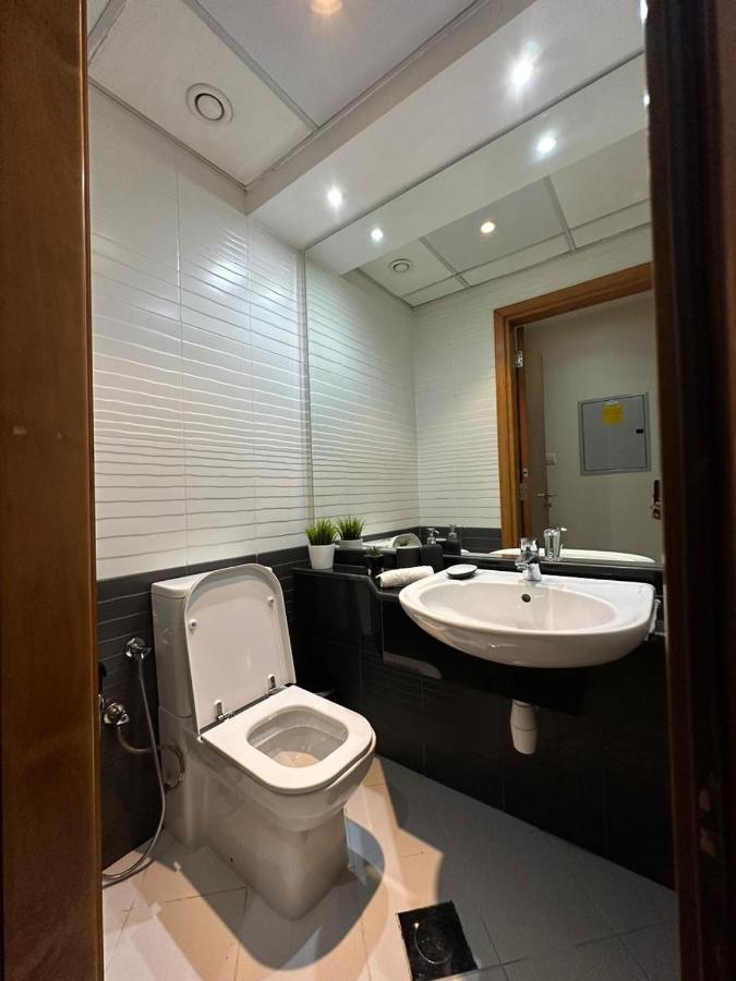 Step Into Serenity - Discover Modern Living In 1Br Apartment With Panoramic Views In Dubai Marina Near Jbr Walk, Beach And Bla Bla Club Exterior foto